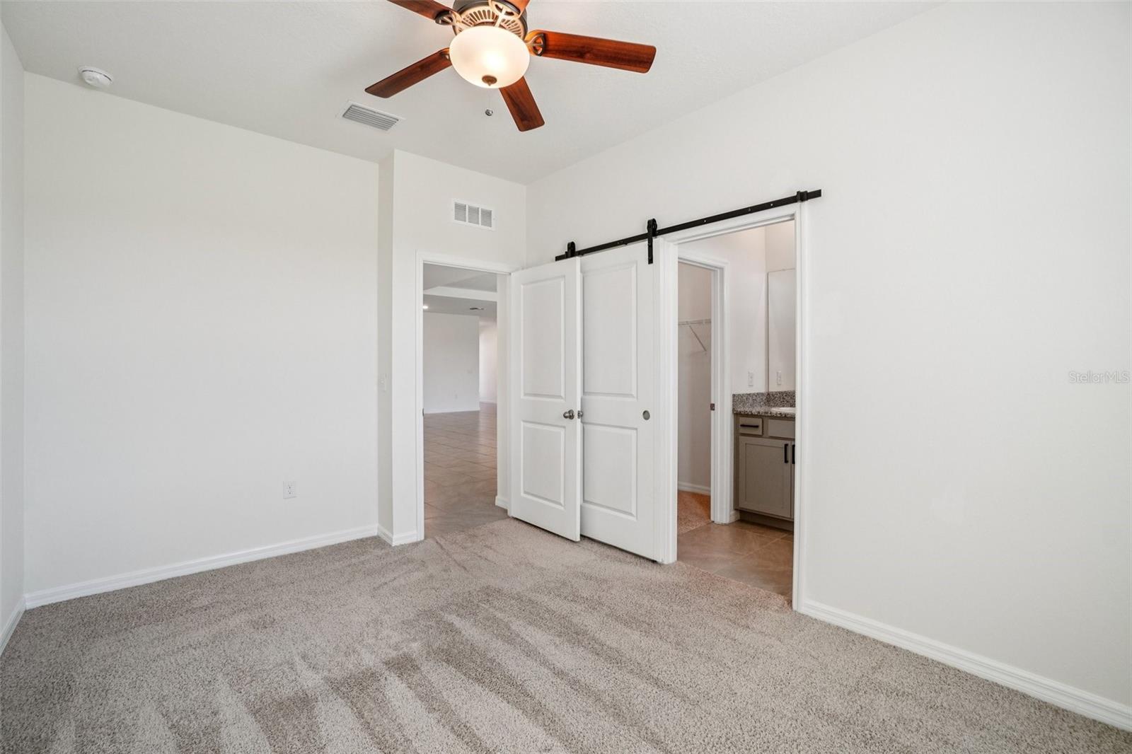 Listing photo id 17 for 3458 Autumn Amber Dr