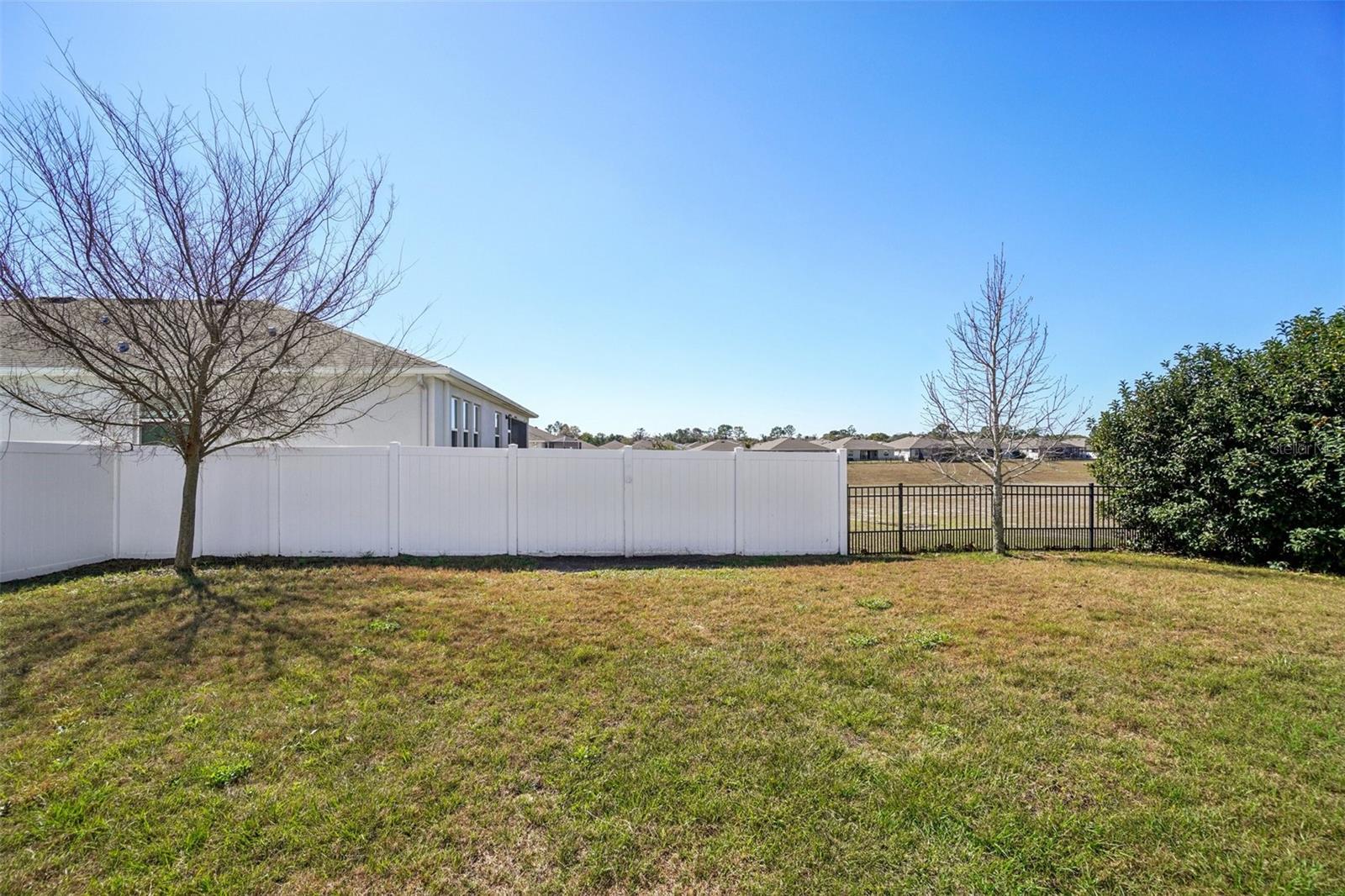 Listing photo id 32 for 3458 Autumn Amber Dr