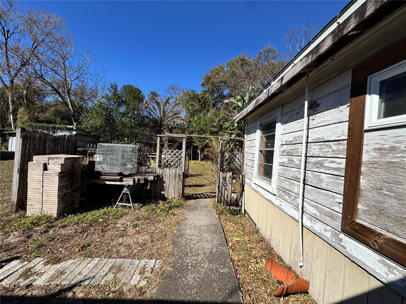 Image 18 of 25 For 8716 Temple Avenue