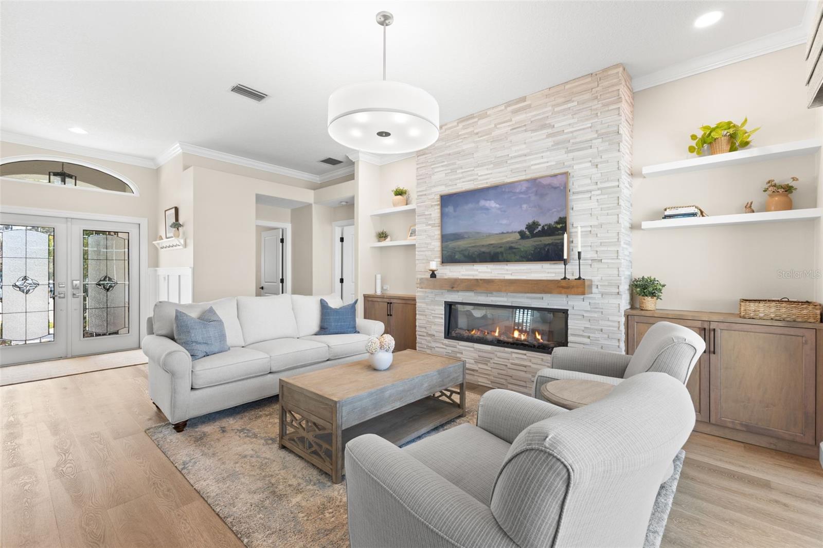 Listing photo id 8 for 723 Waterside Court