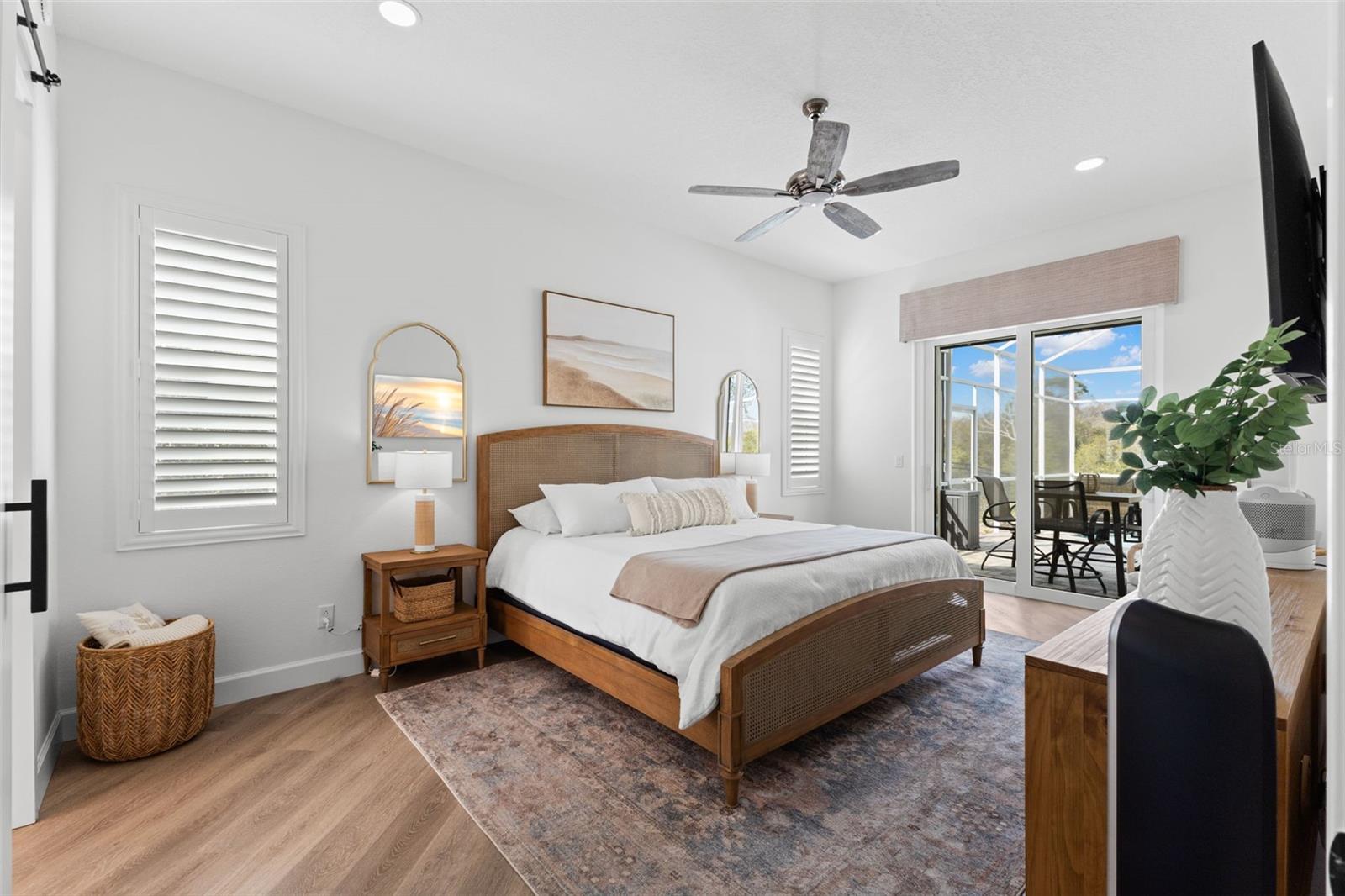 Listing photo id 9 for 723 Waterside Court