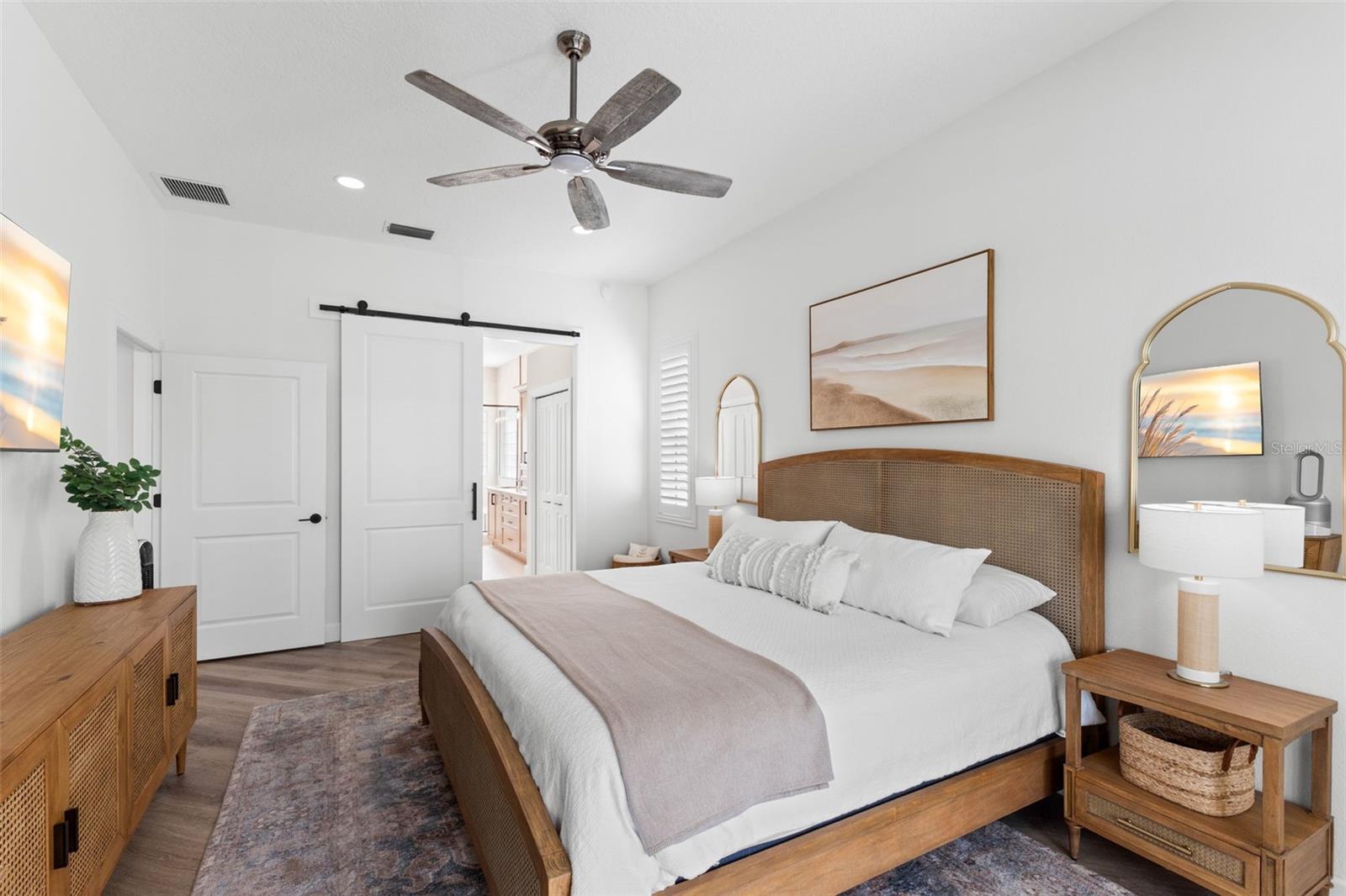 Listing photo id 12 for 723 Waterside Court