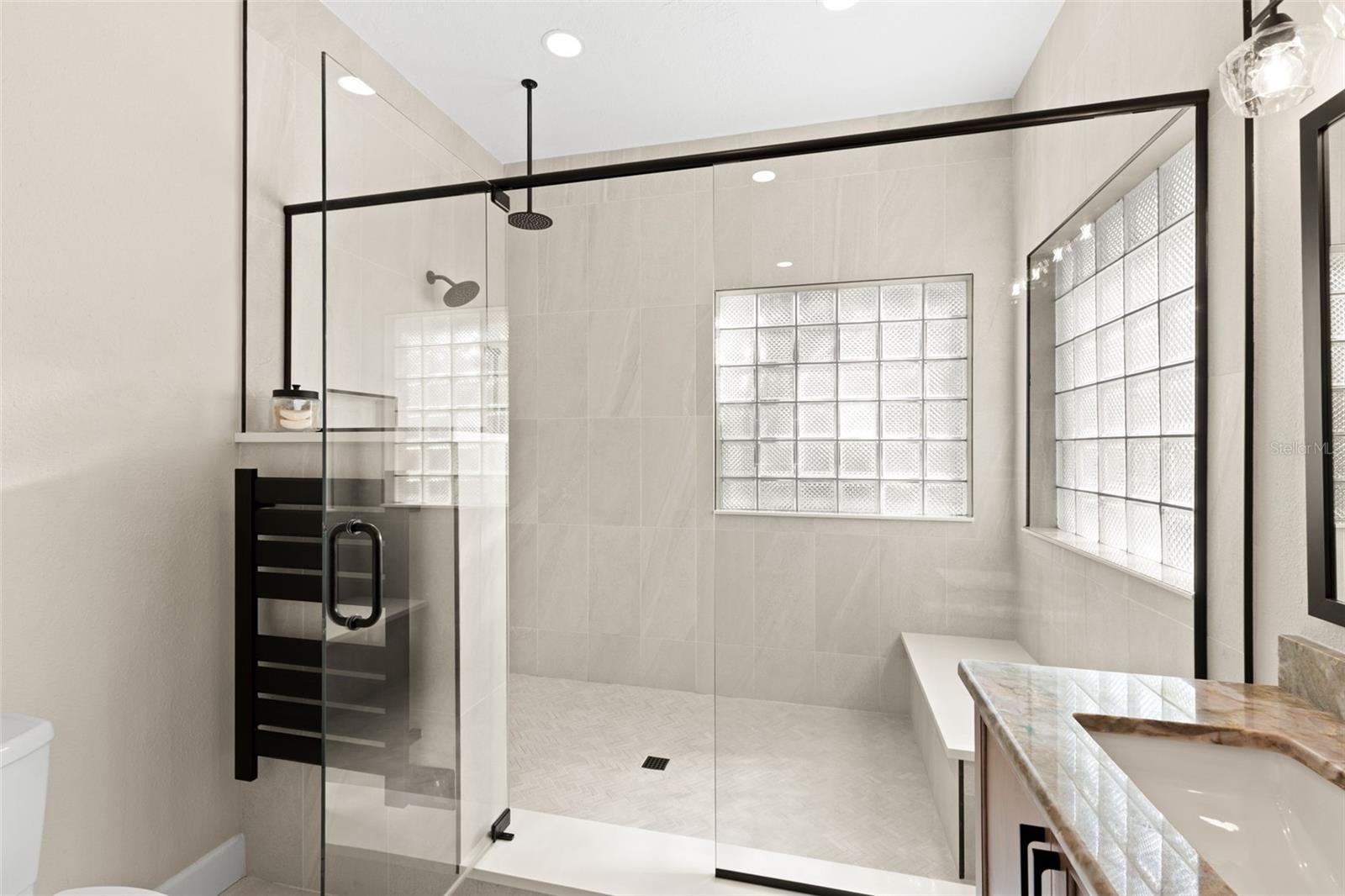 Listing photo id 15 for 723 Waterside Court