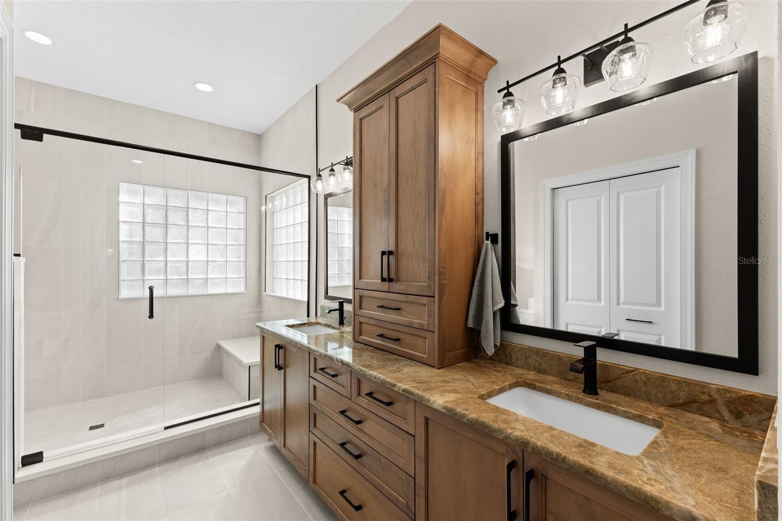 Listing photo id 17 for 723 Waterside Court