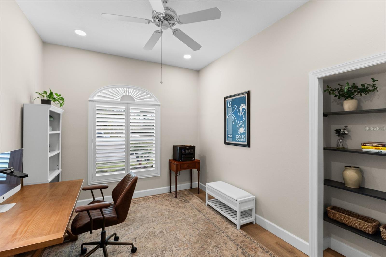 Listing photo id 19 for 723 Waterside Court