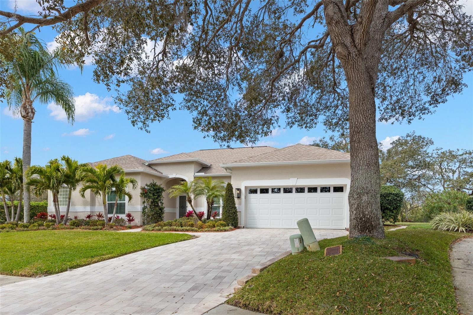 Listing photo id 1 for 723 Waterside Court