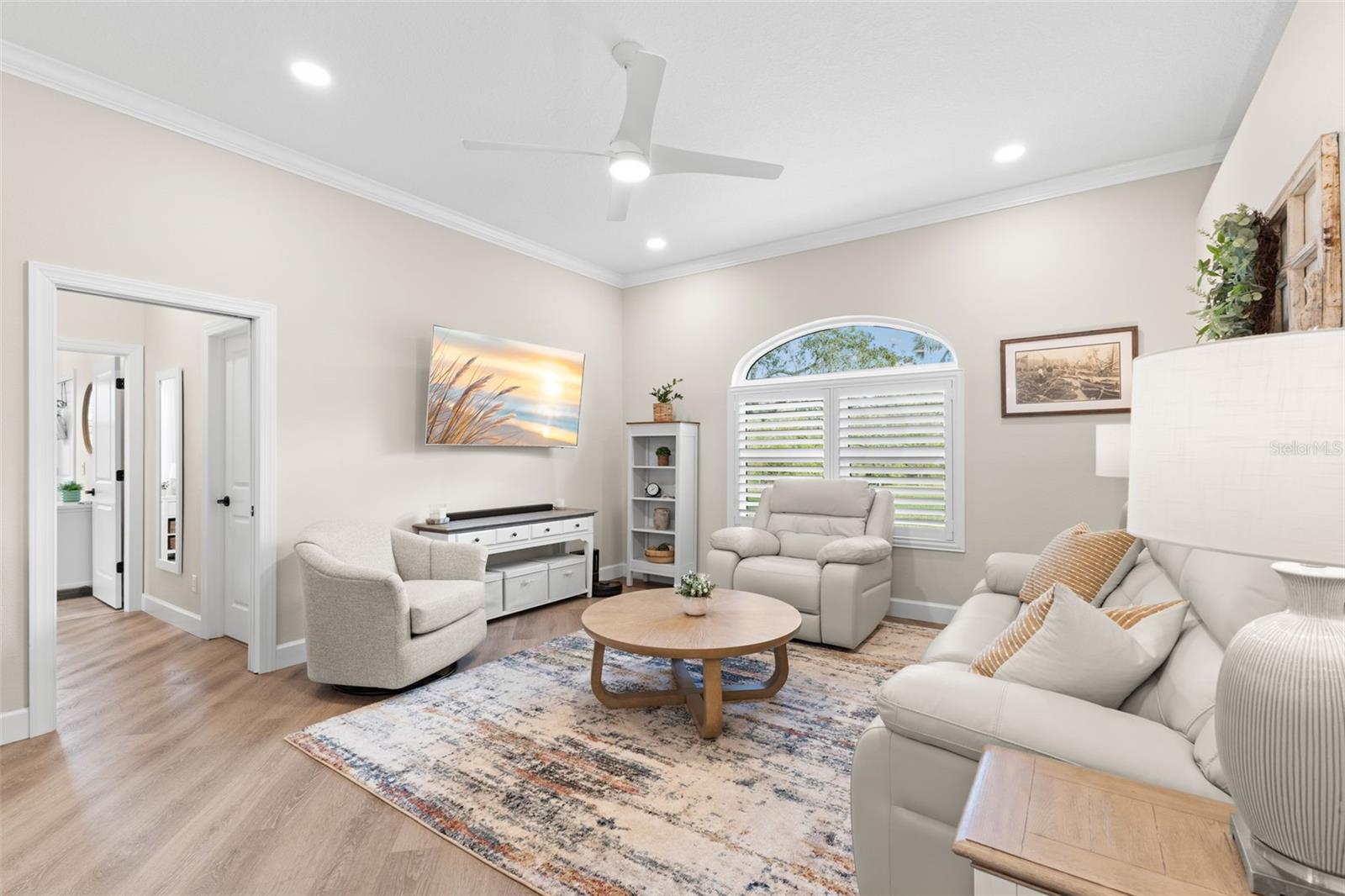 Listing photo id 28 for 723 Waterside Court