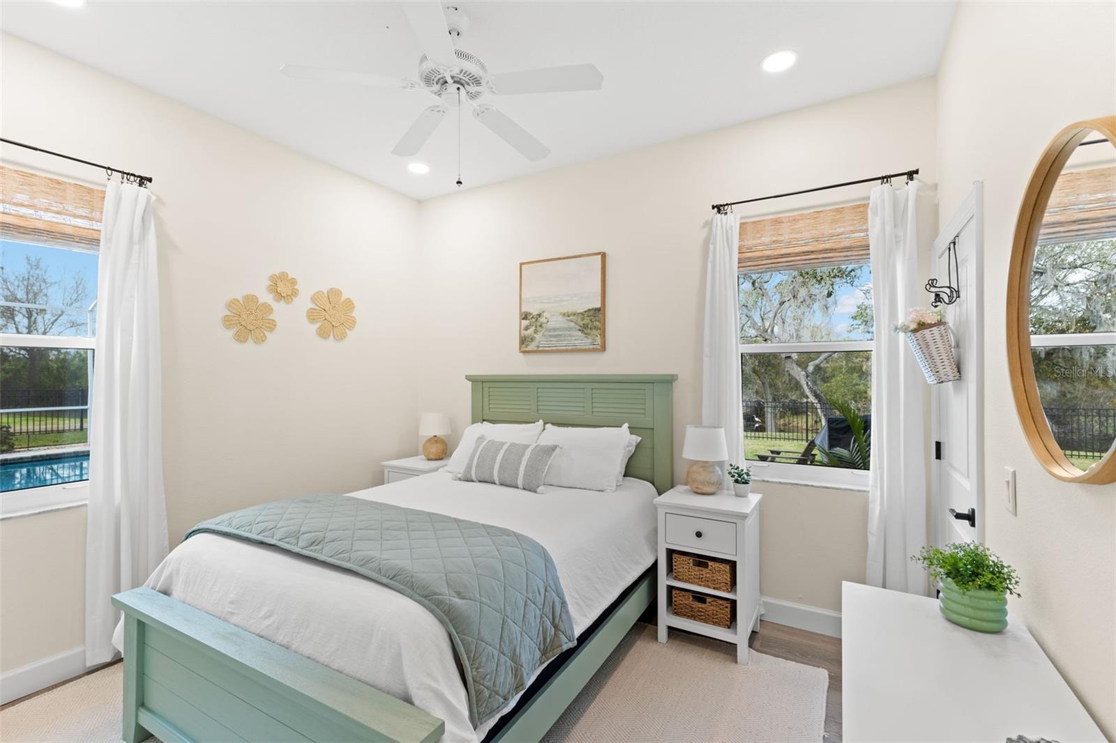 Listing photo id 32 for 723 Waterside Court