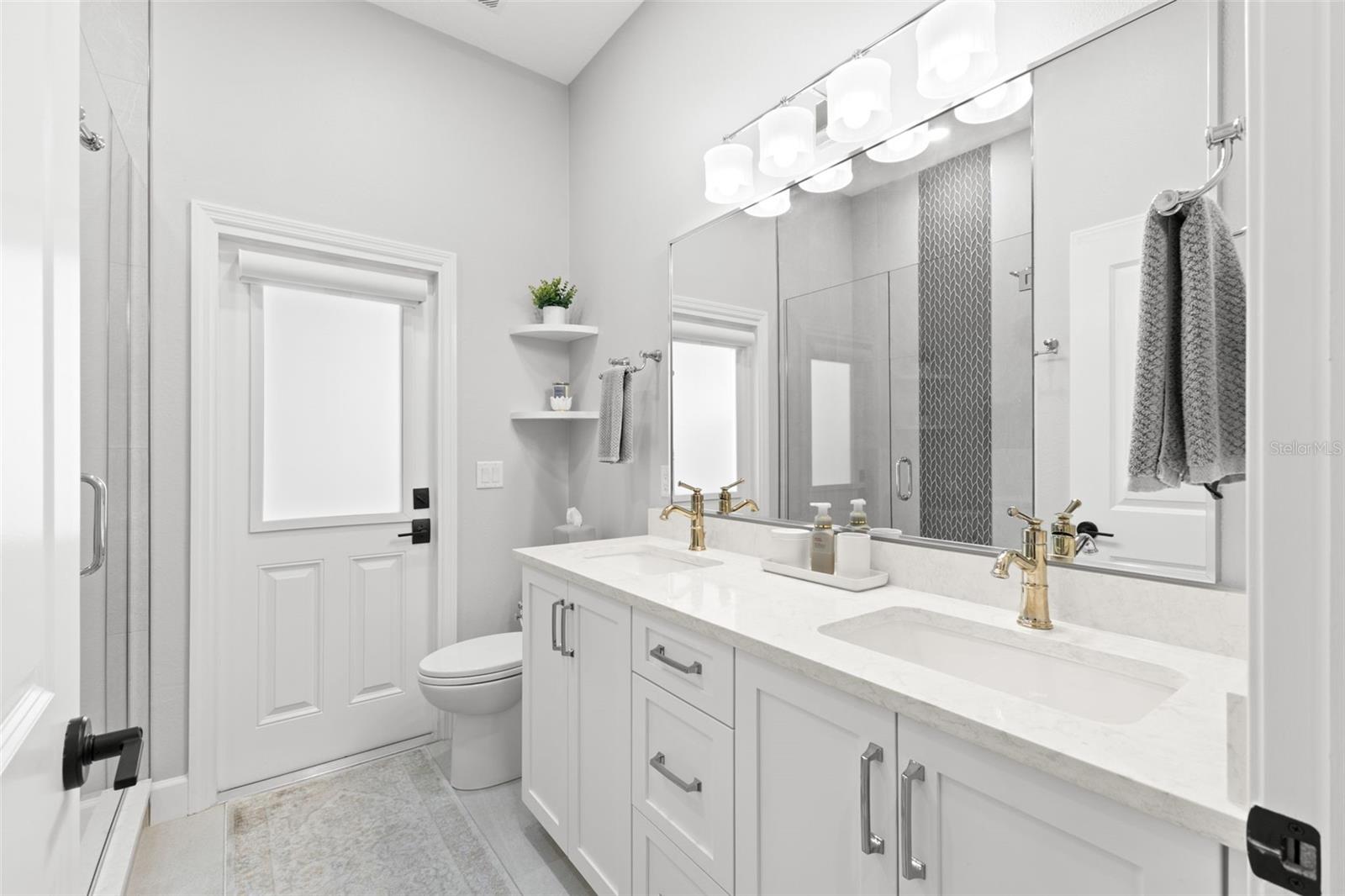 Listing photo id 34 for 723 Waterside Court