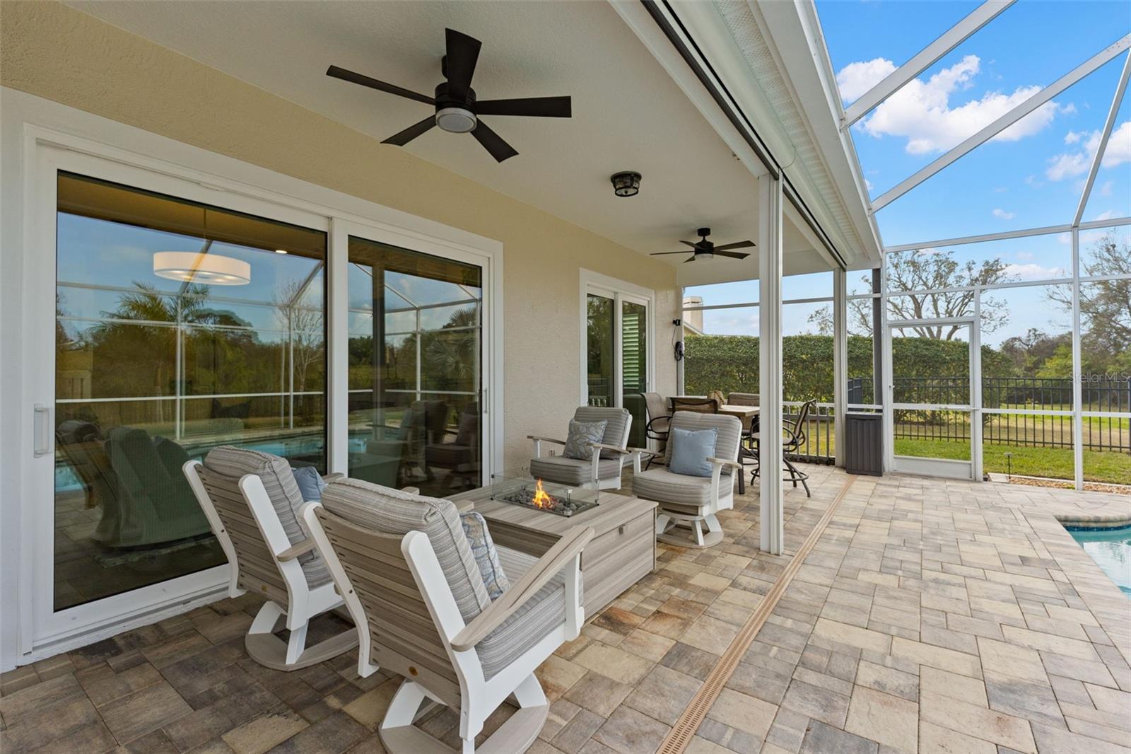 Listing photo id 39 for 723 Waterside Court