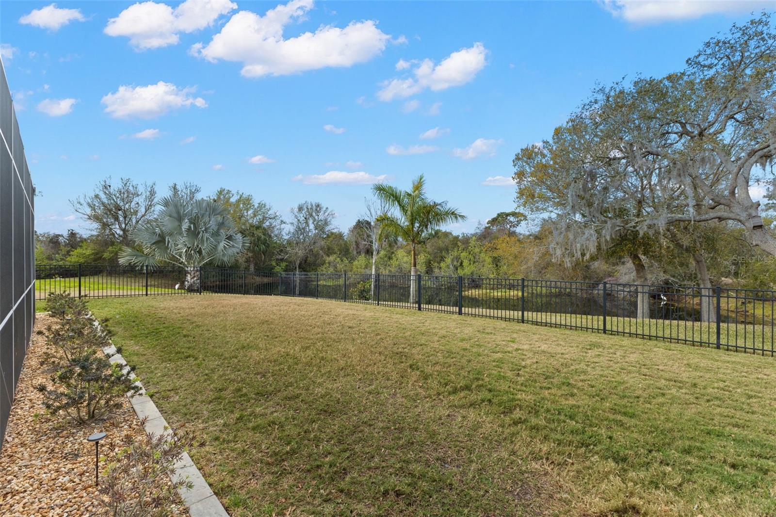 Listing photo id 44 for 723 Waterside Court