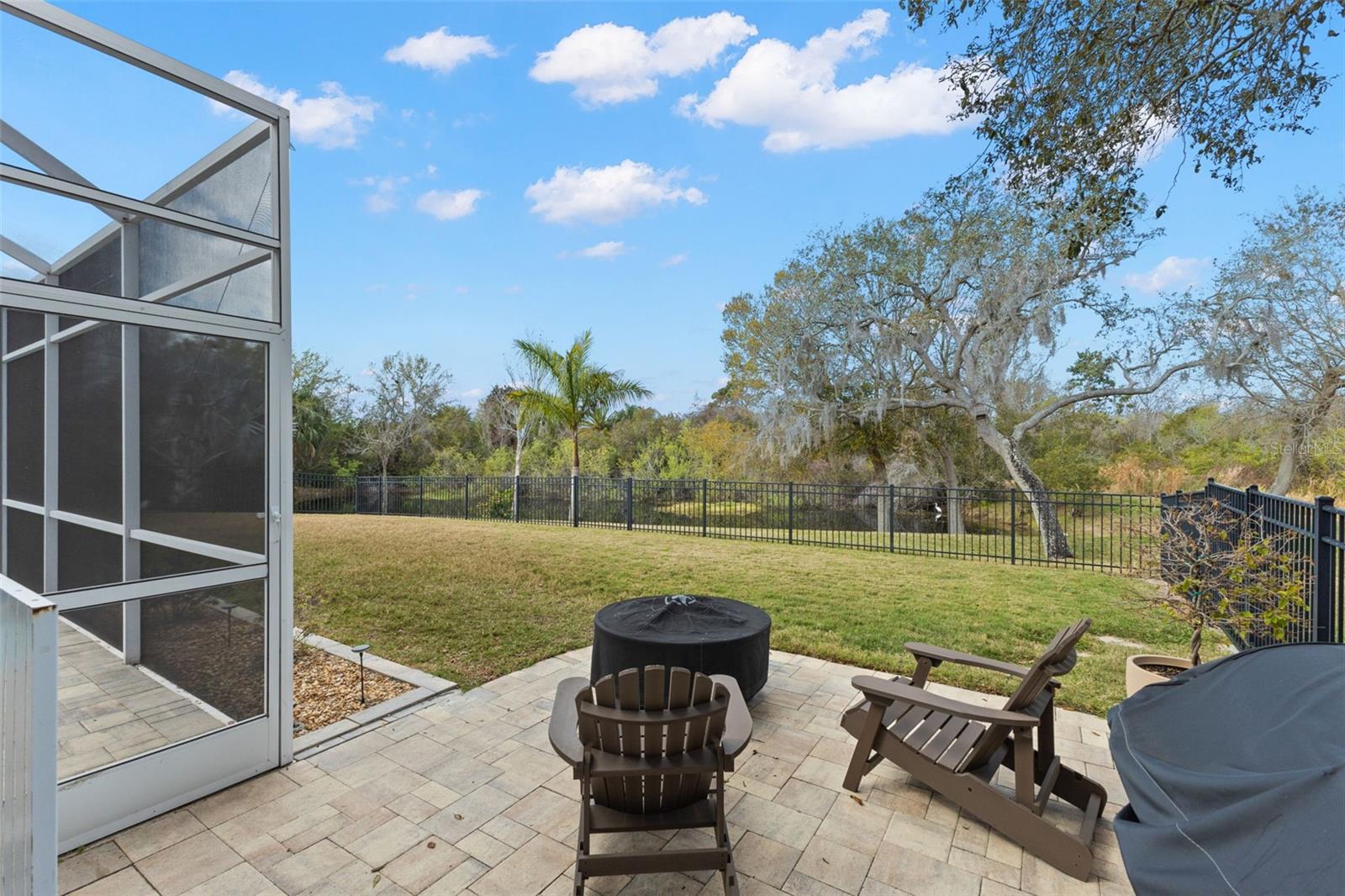 Listing photo id 45 for 723 Waterside Court