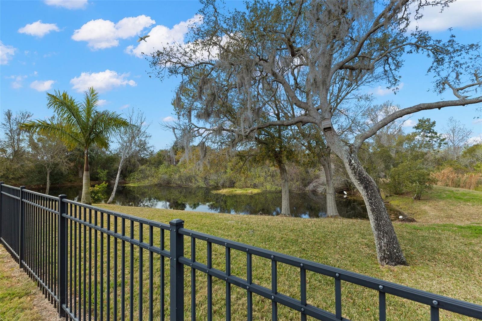 Listing photo id 46 for 723 Waterside Court