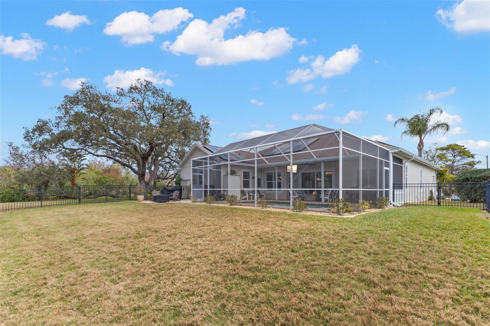 Listing photo id 49 for 723 Waterside Court