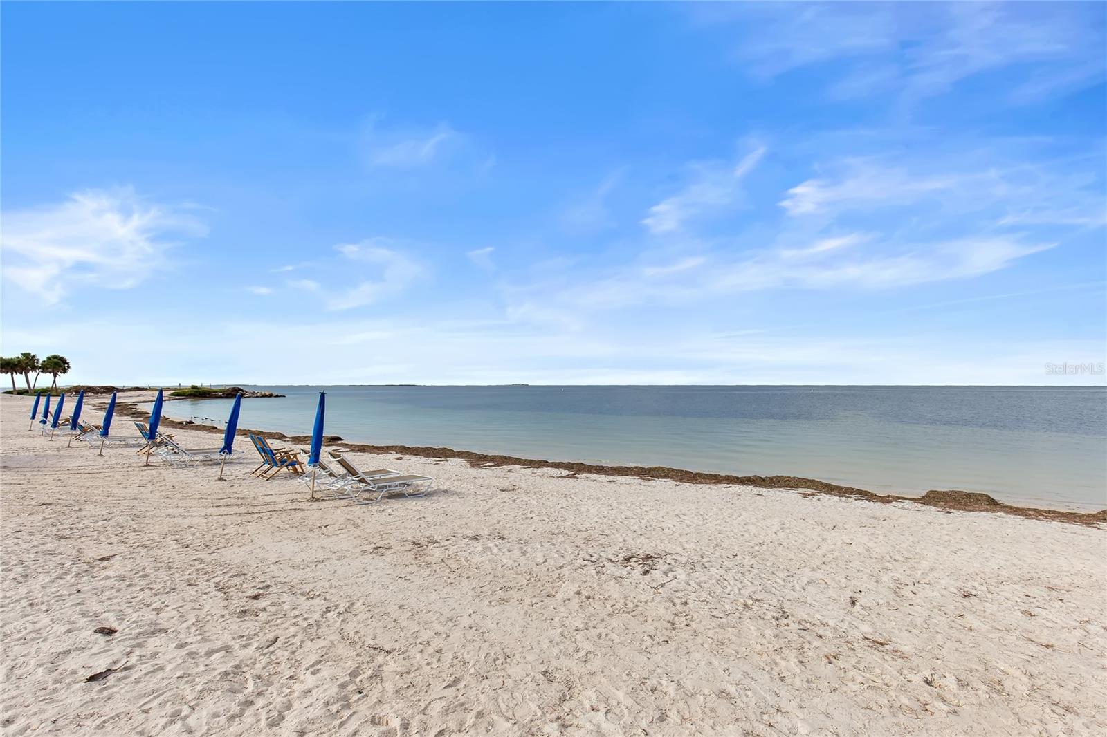 Listing photo id 64 for 723 Waterside Court