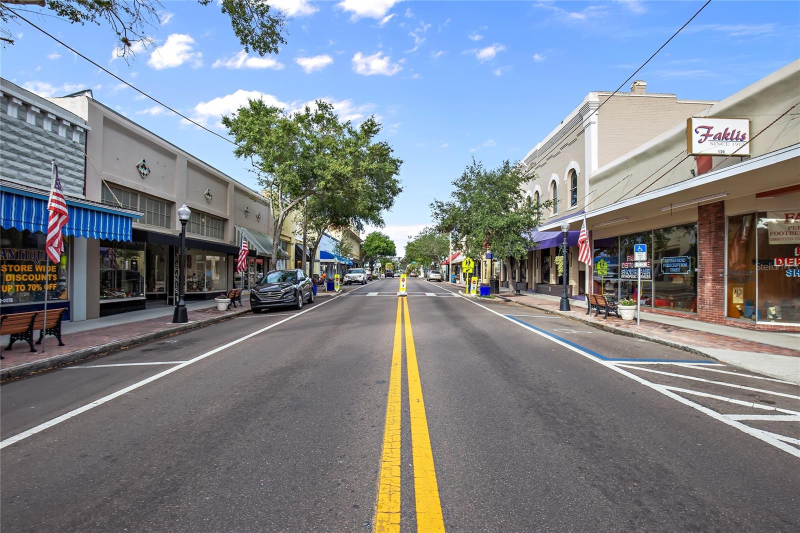 Listing photo id 71 for 723 Waterside Court