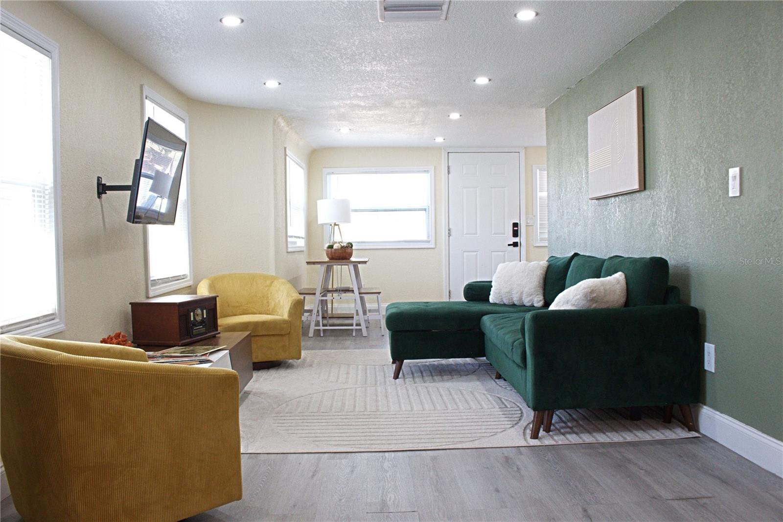 Image 6 of 14 For 5260 8th Avenue N