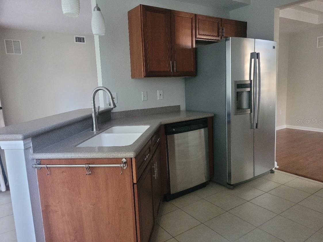 Image 15 of 45 For 820 Lantern Way 101