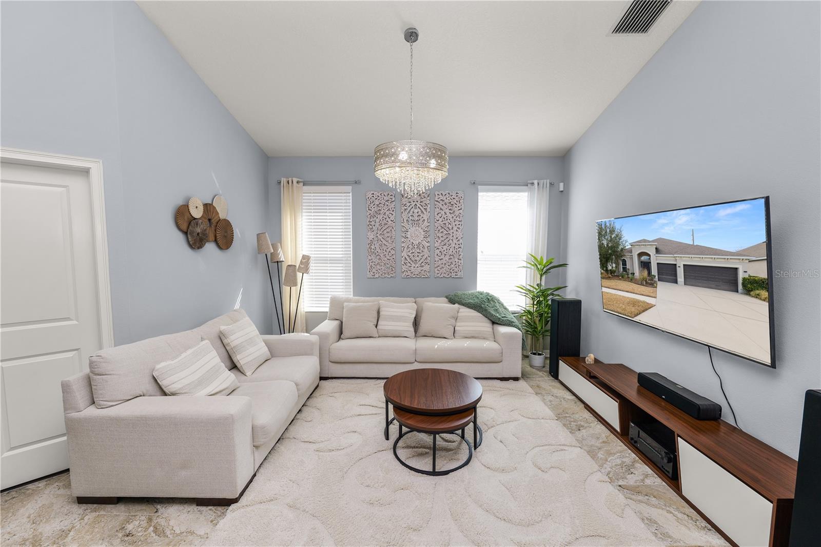 Listing photo id 10 for 6333 Doe Path Court