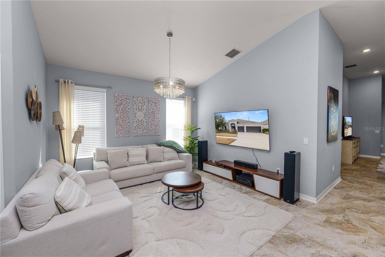 Listing photo id 11 for 6333 Doe Path Court