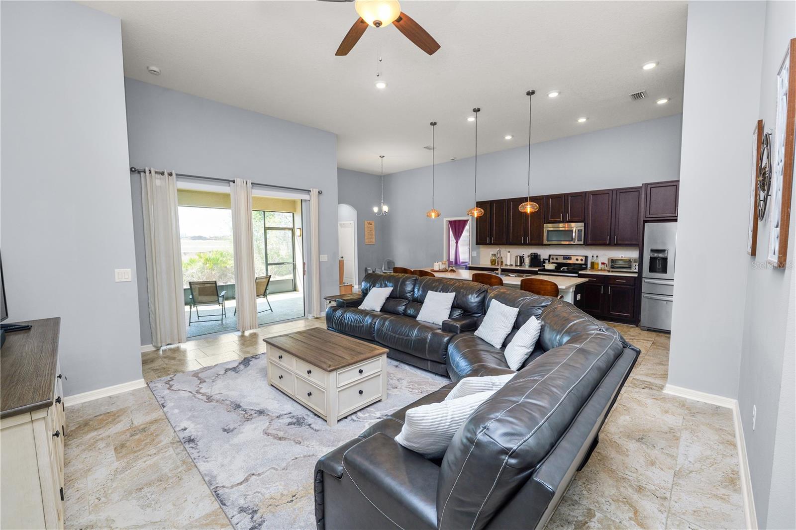 Listing photo id 12 for 6333 Doe Path Court