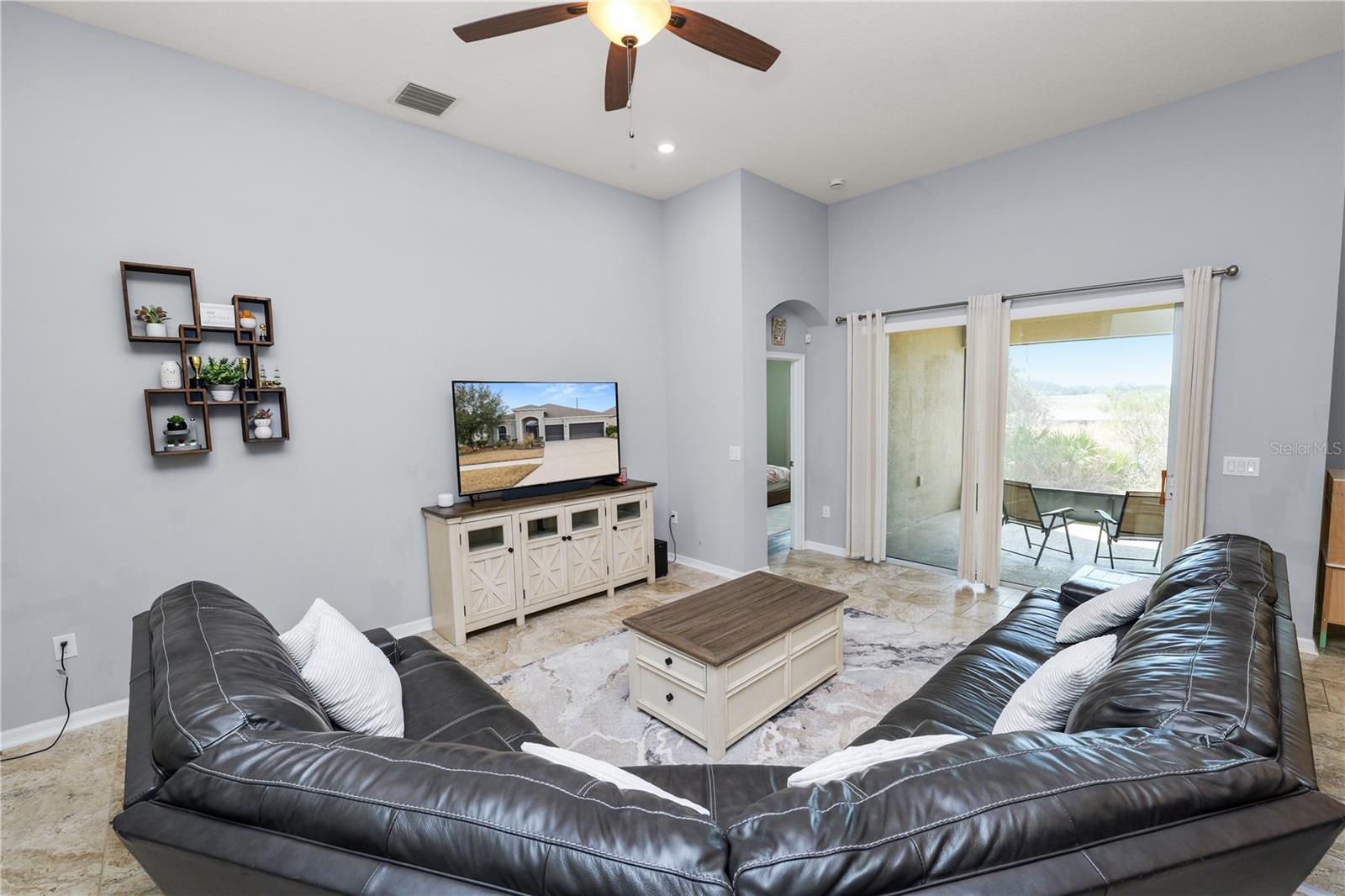 Listing photo id 13 for 6333 Doe Path Court