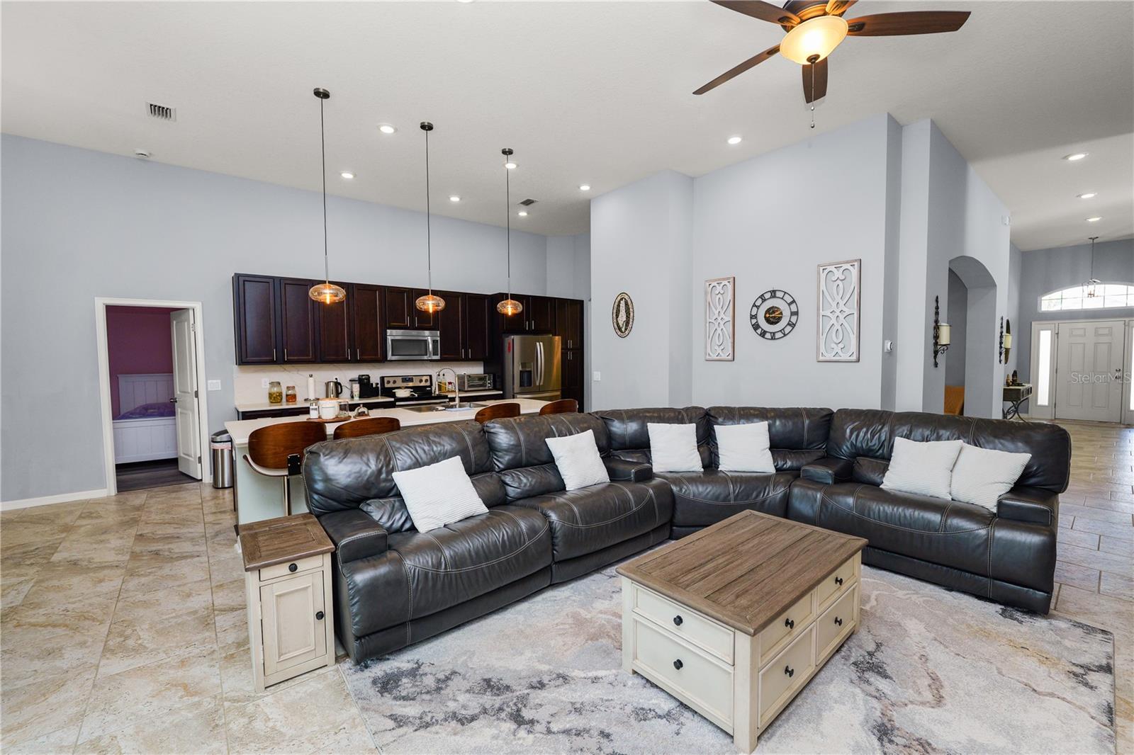 Listing photo id 14 for 6333 Doe Path Court