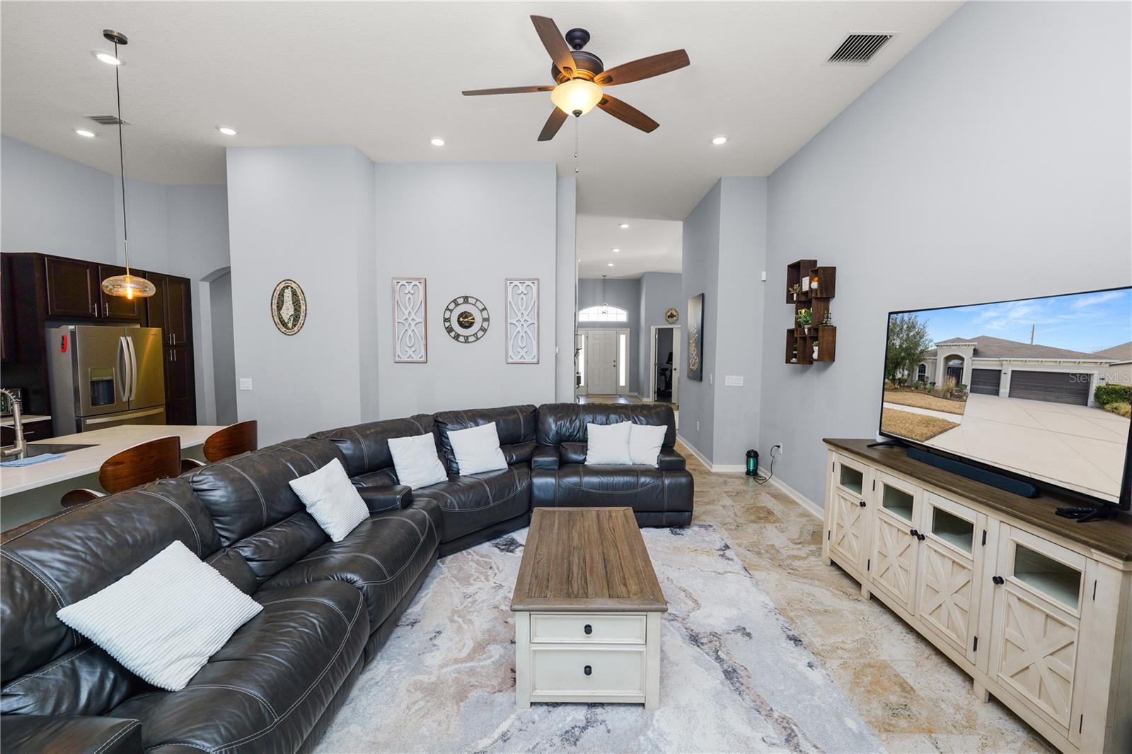 Listing photo id 15 for 6333 Doe Path Court