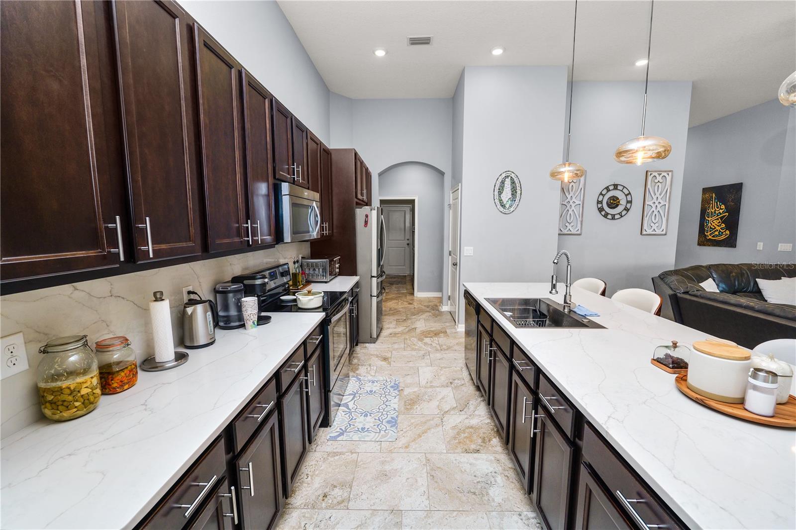 Listing photo id 19 for 6333 Doe Path Court