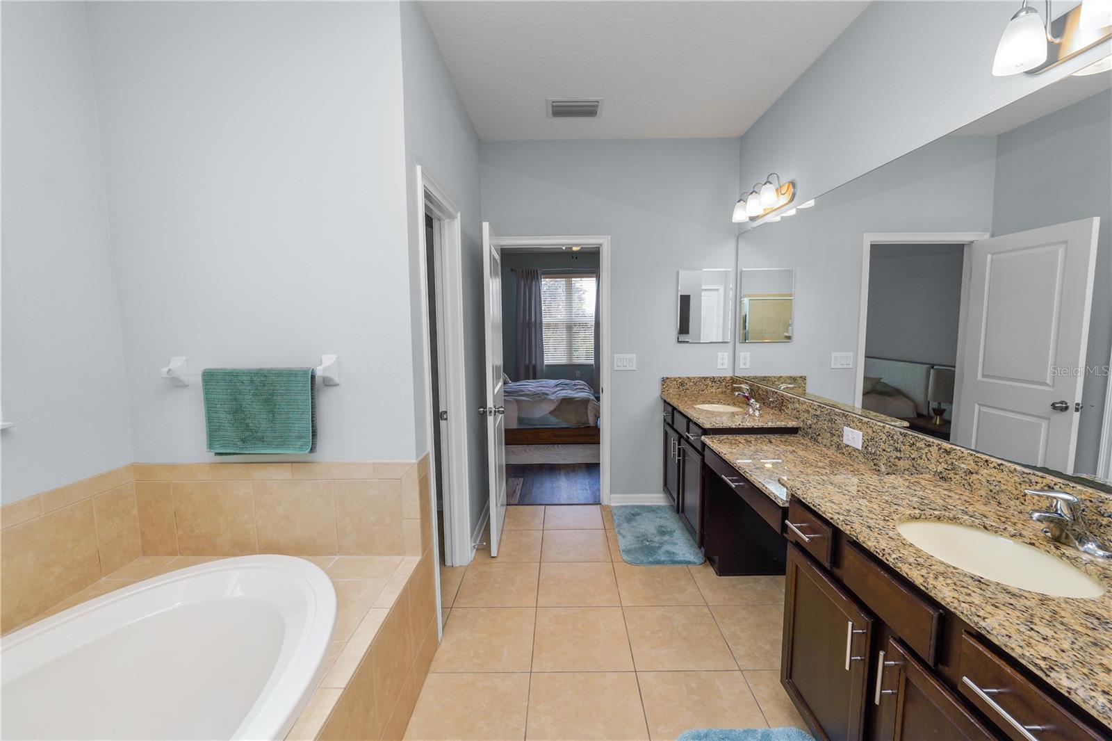 Listing photo id 36 for 6333 Doe Path Court