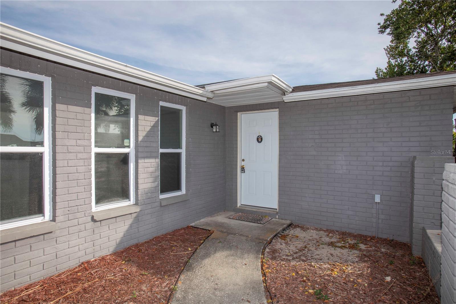 Listing photo id 2 for 11214 Linden Lane