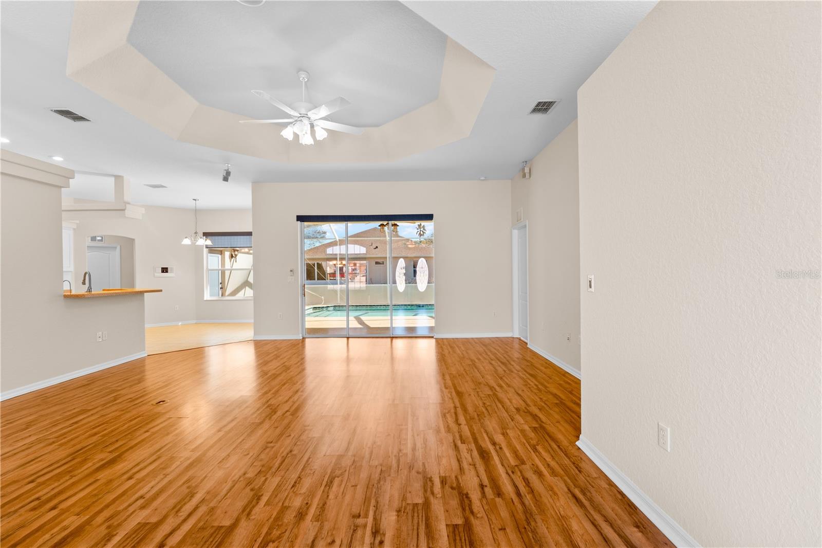 Listing photo id 8 for 1238 Masada Lane