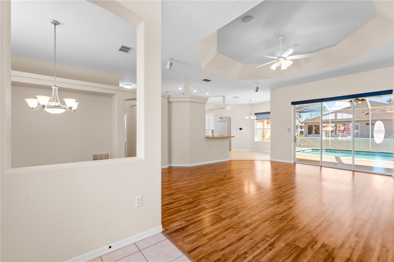 Listing photo id 9 for 1238 Masada Lane