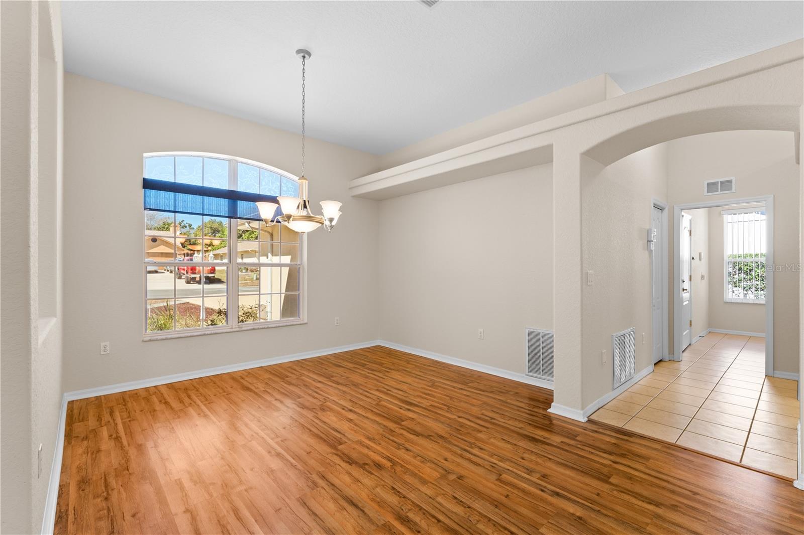 Listing photo id 10 for 1238 Masada Lane