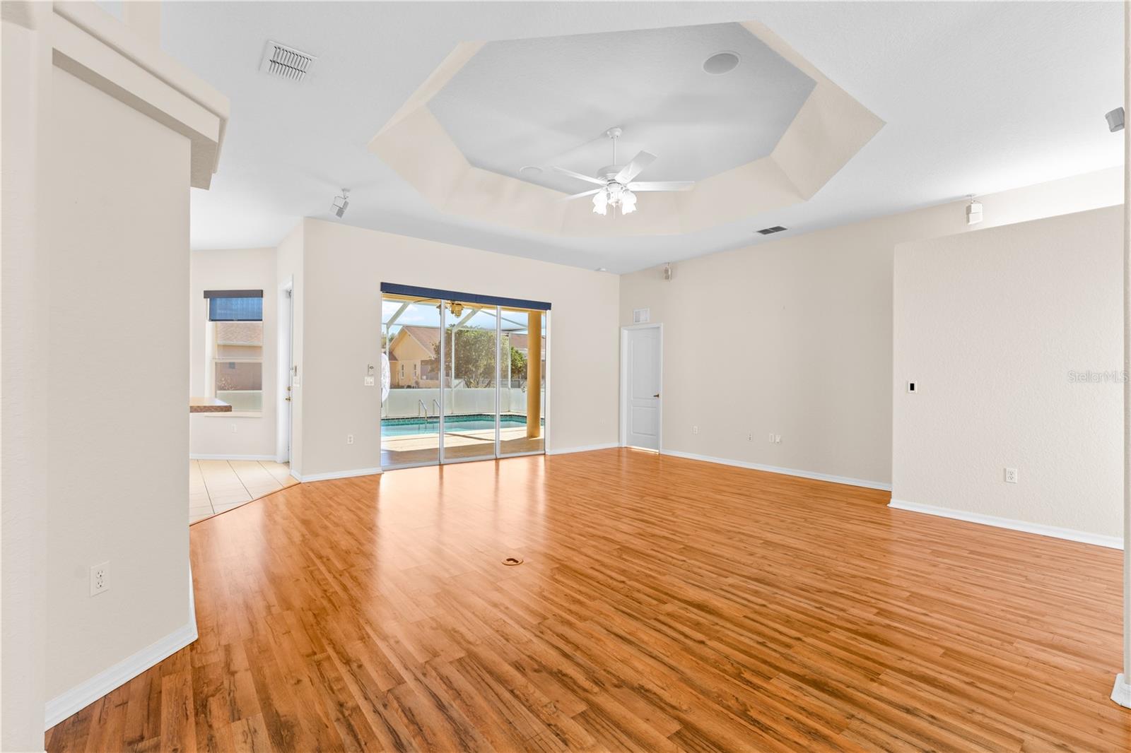 Listing photo id 11 for 1238 Masada Lane