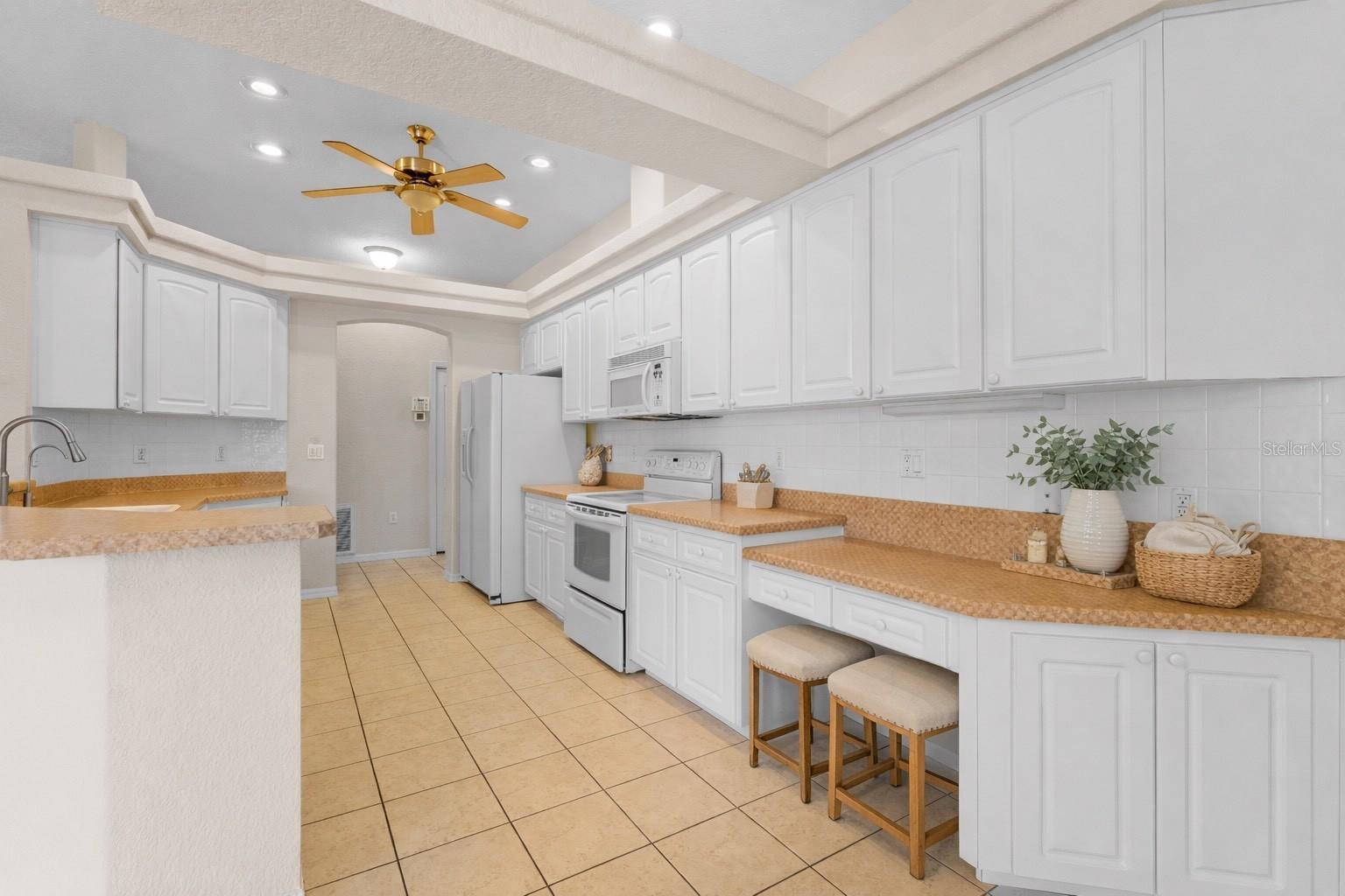 Listing photo id 15 for 1238 Masada Lane