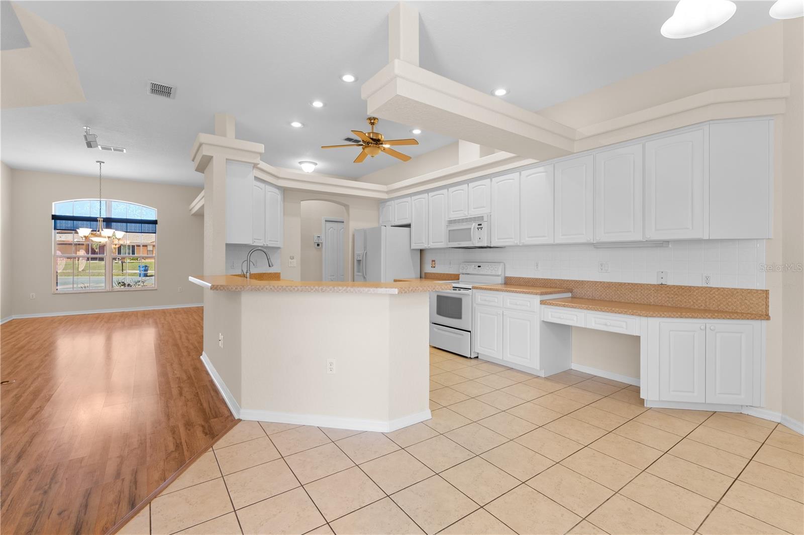 Listing photo id 16 for 1238 Masada Lane