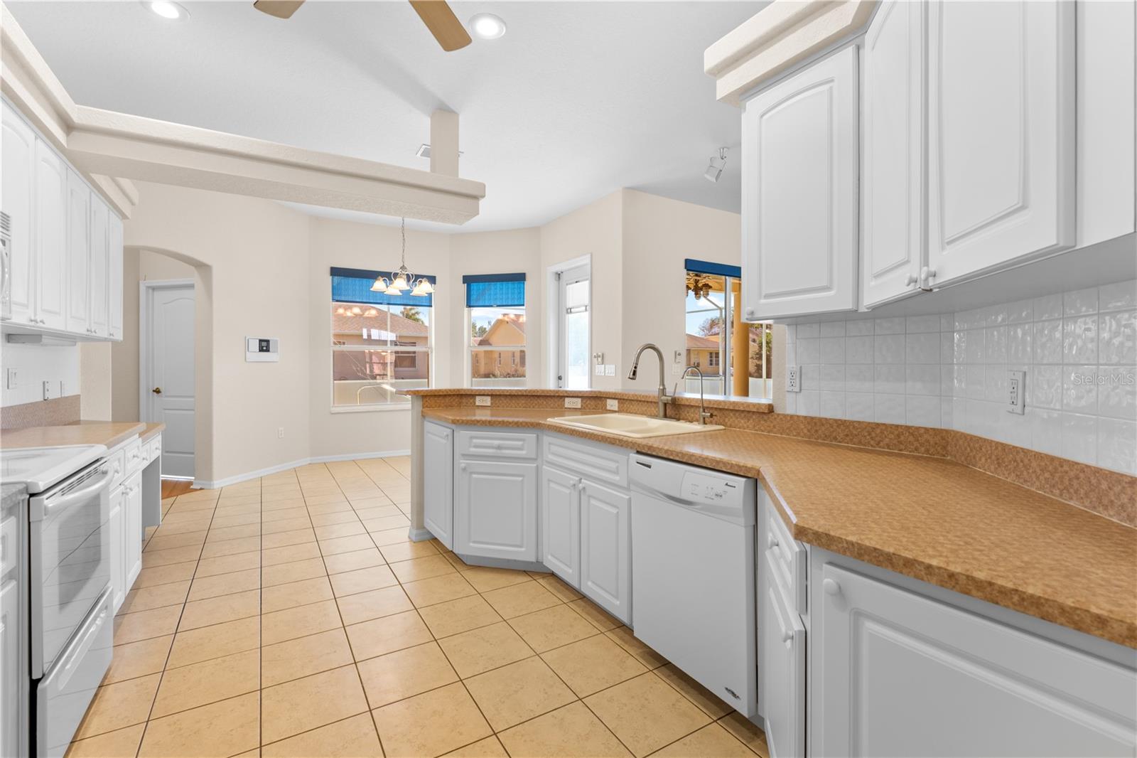 Listing photo id 18 for 1238 Masada Lane