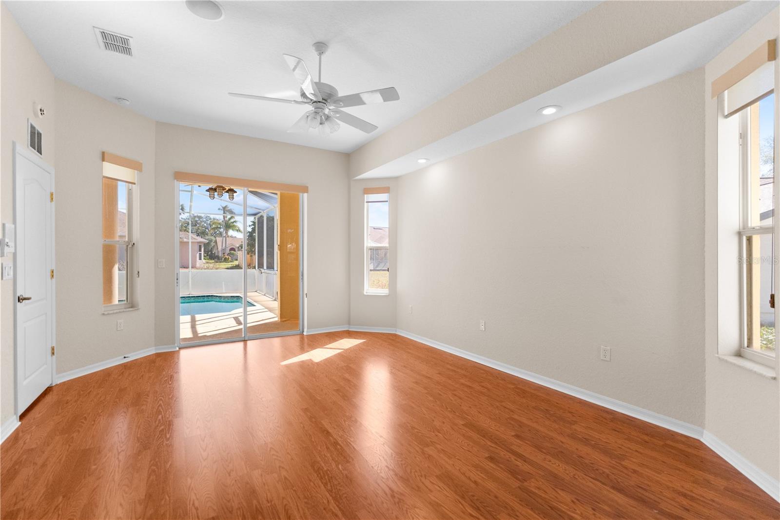 Listing photo id 26 for 1238 Masada Lane