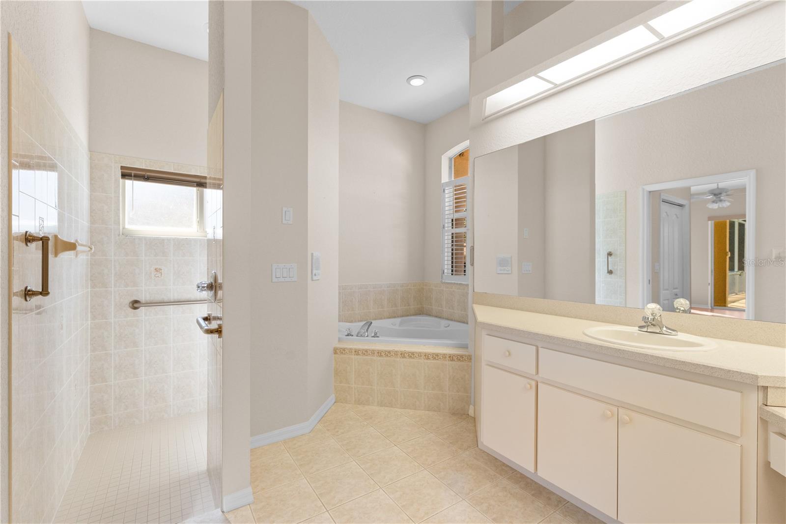 Listing photo id 31 for 1238 Masada Lane