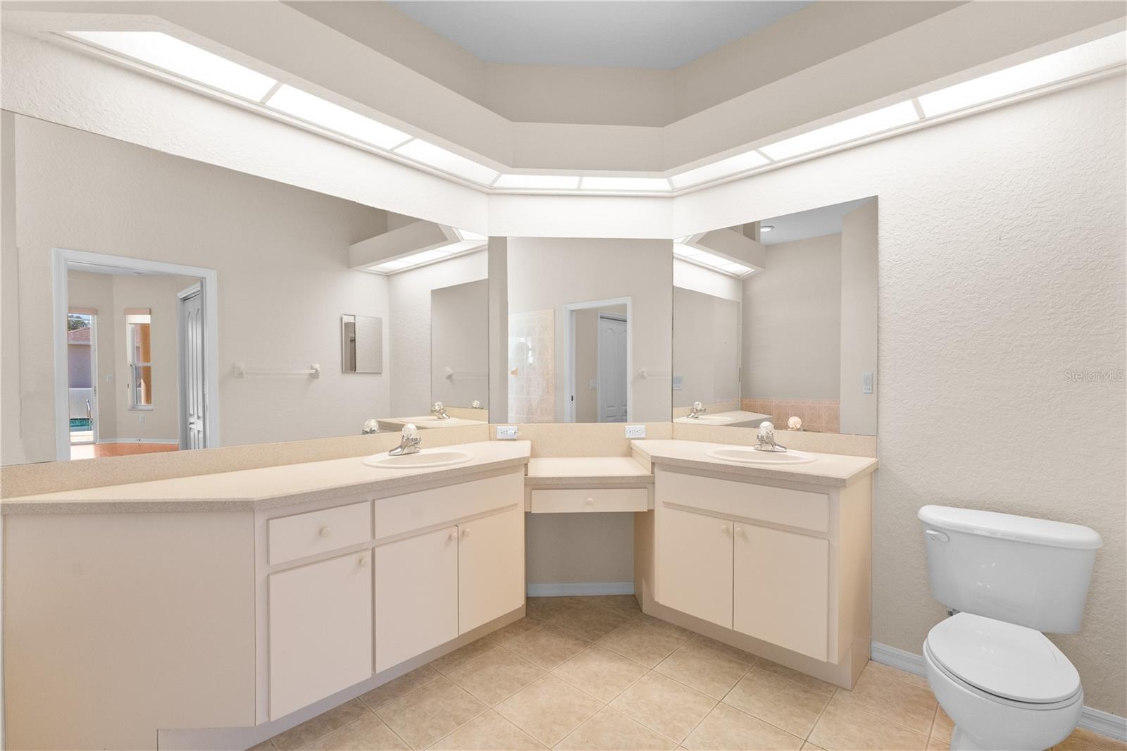 Listing photo id 32 for 1238 Masada Lane