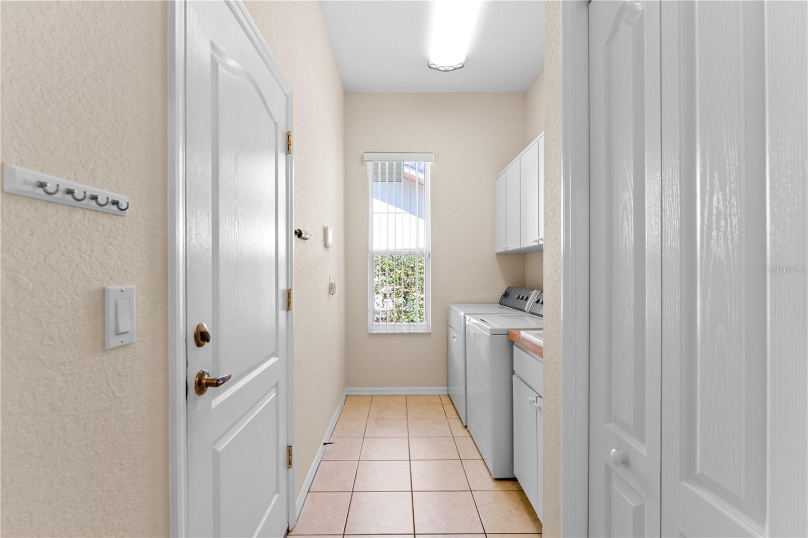 Listing photo id 35 for 1238 Masada Lane