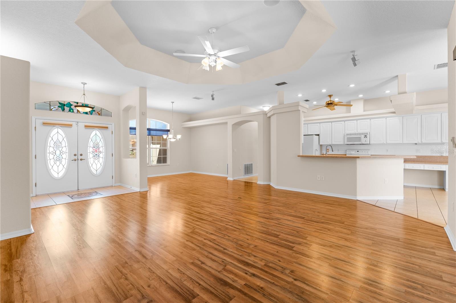 Listing photo id 2 for 1238 Masada Lane