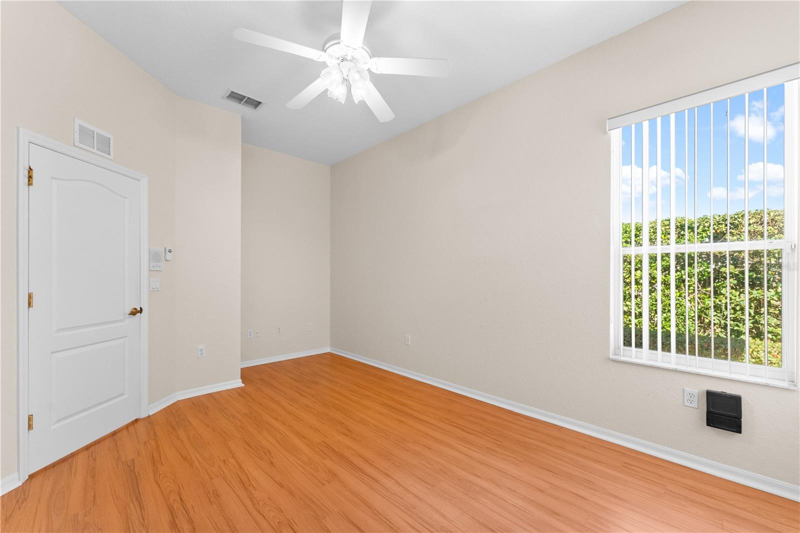 Listing photo id 49 for 1238 Masada Lane