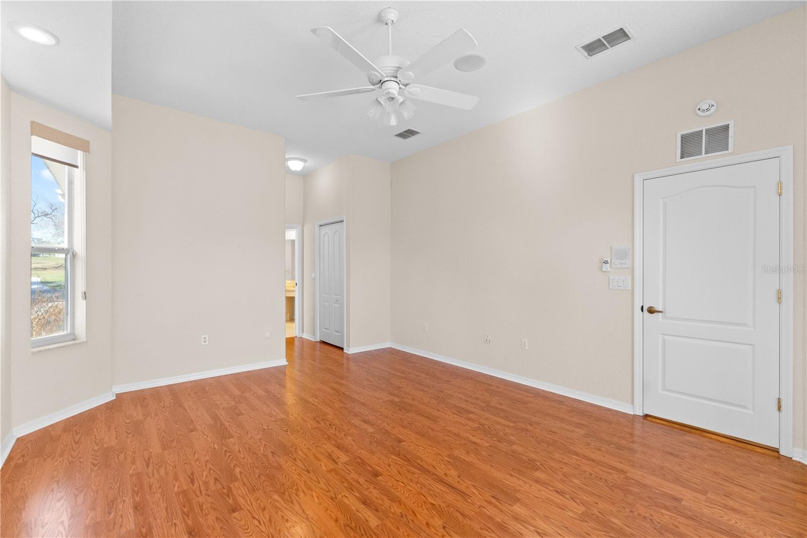 Listing photo id 50 for 1238 Masada Lane