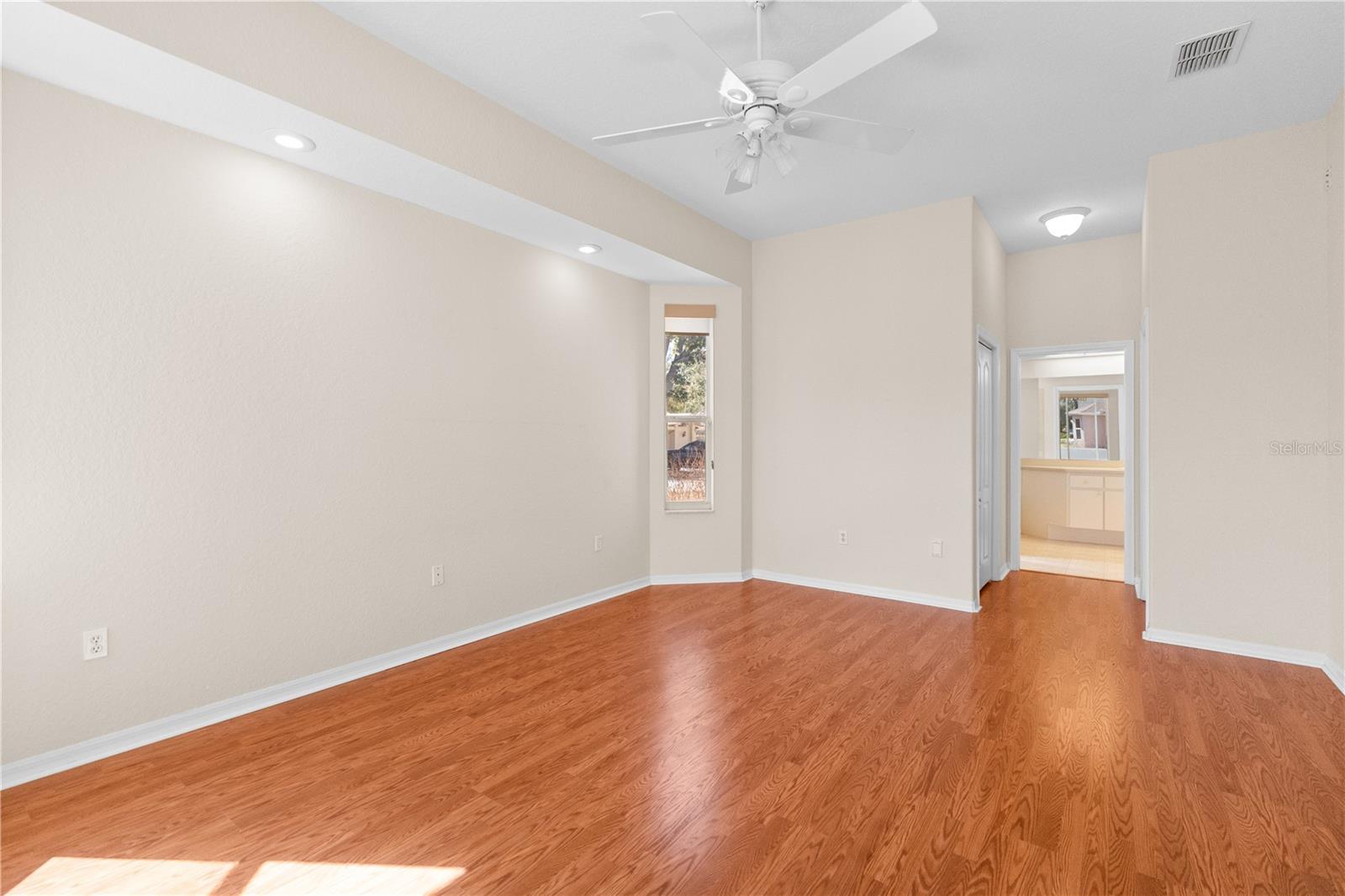 Listing photo id 59 for 1238 Masada Lane