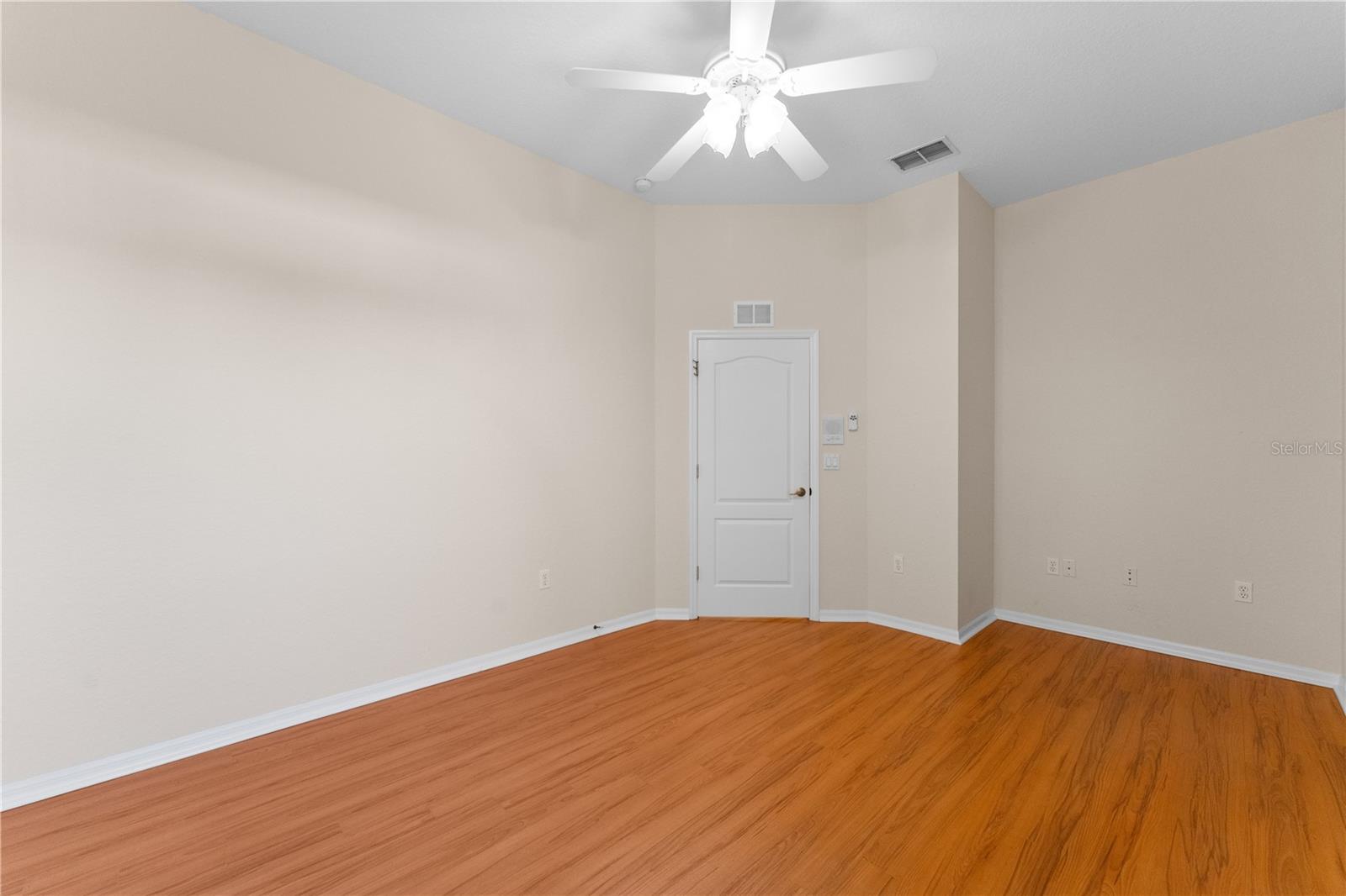 Listing photo id 60 for 1238 Masada Lane