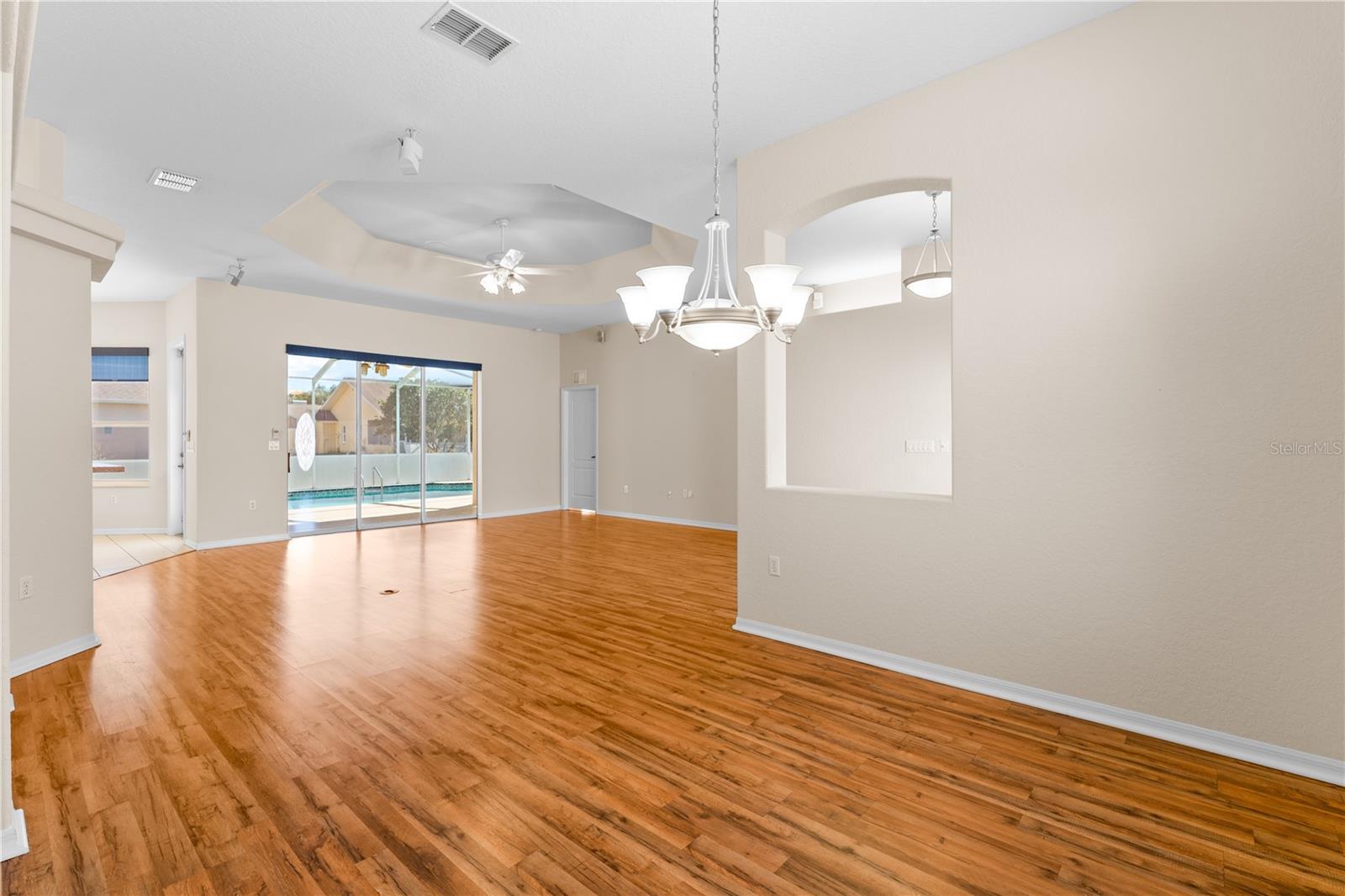 Listing photo id 7 for 1238 Masada Lane