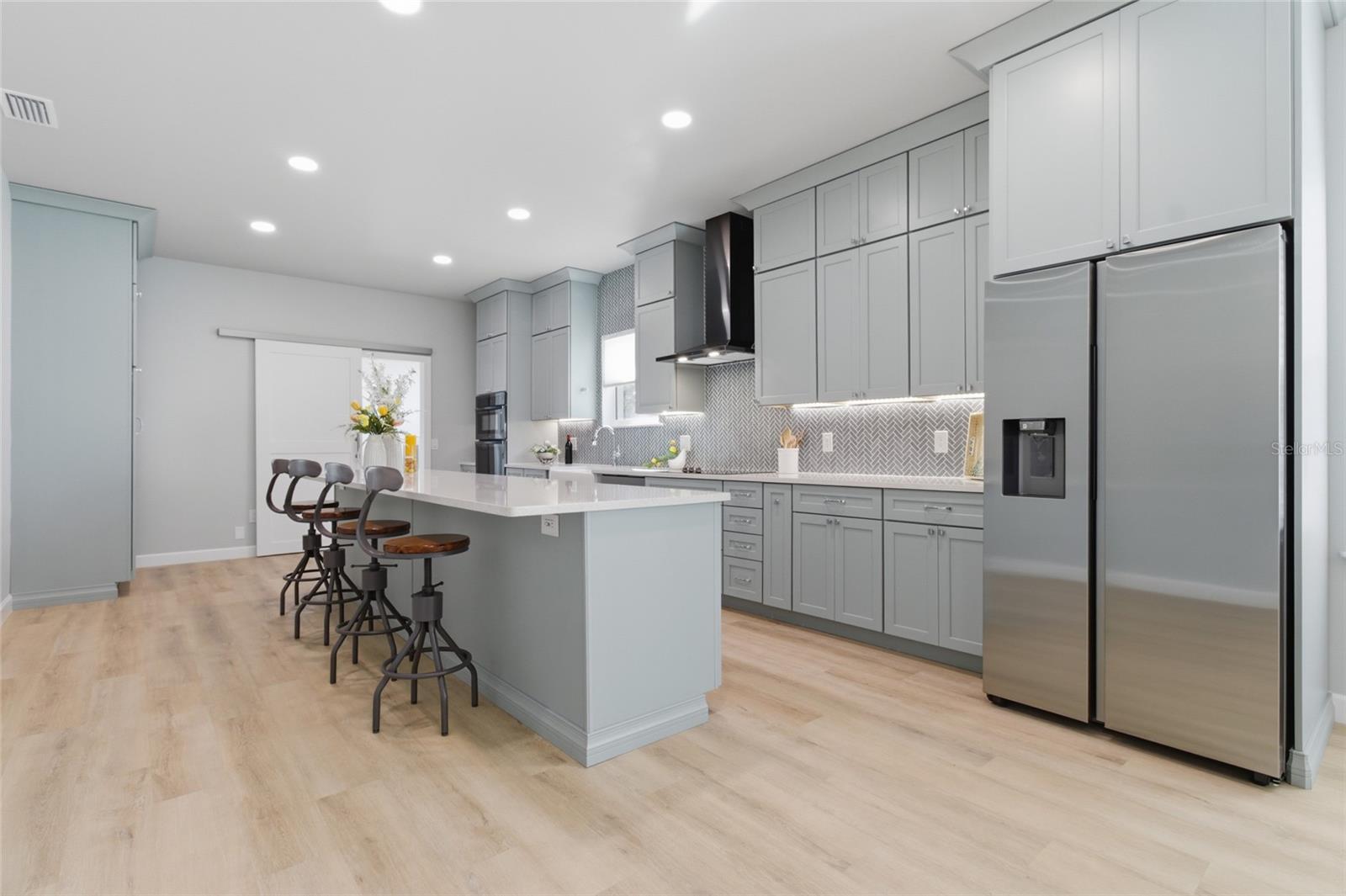 Image 21 of 55 For 494 39th Avenue N