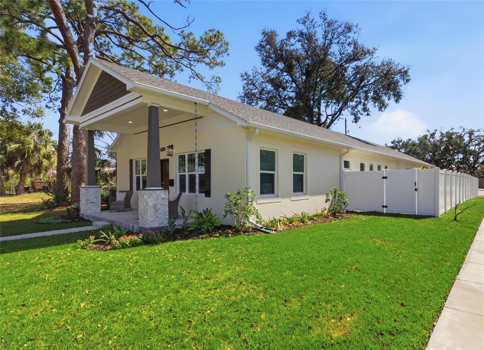 Image 4 of 55 For 494 39th Avenue N